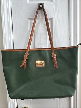 Cavalcanti Genuine Leather
Tote with Gold Accents . (Bags22)